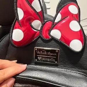 Loungefly Disney Minnie Mouse Bow Faux Leather Womens Double Strap Shoulder Bag LOUNGEFLY Disney Minnie Mouse Polka Dot Womens Double Strap  main image 2